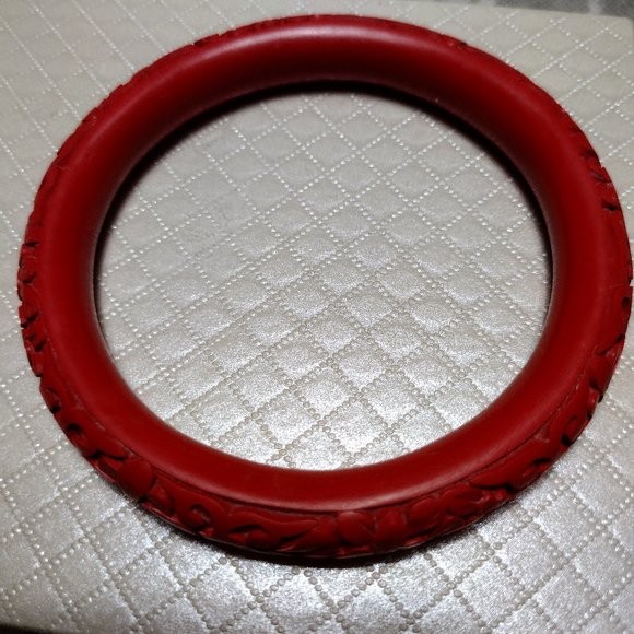 🎬Vintage🎬 Carved Cinnabar Bangle Bracelet - Picture 8 of 8